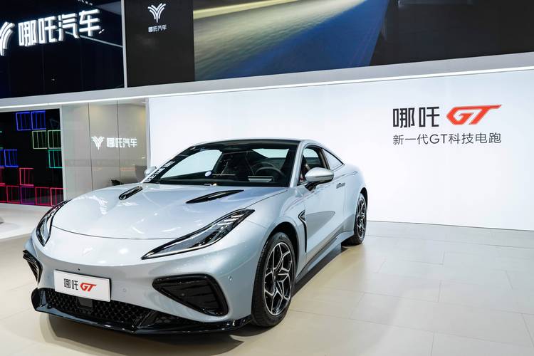 惠州龙门县雷恒庆企业管理咨询哪吒汽车在智能汽车领域的表现，领途汽车在新能源汽车市场中的影响力